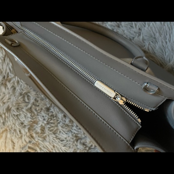 Charles and Keith Hand Bag - Picture 4 of 9